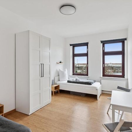 Apartment Fuer 13 Gaeste, 5 Schlafzimmer, 2 Baeder, 2 Loggia'S, Leipzig Zentrum Ost Exterior foto