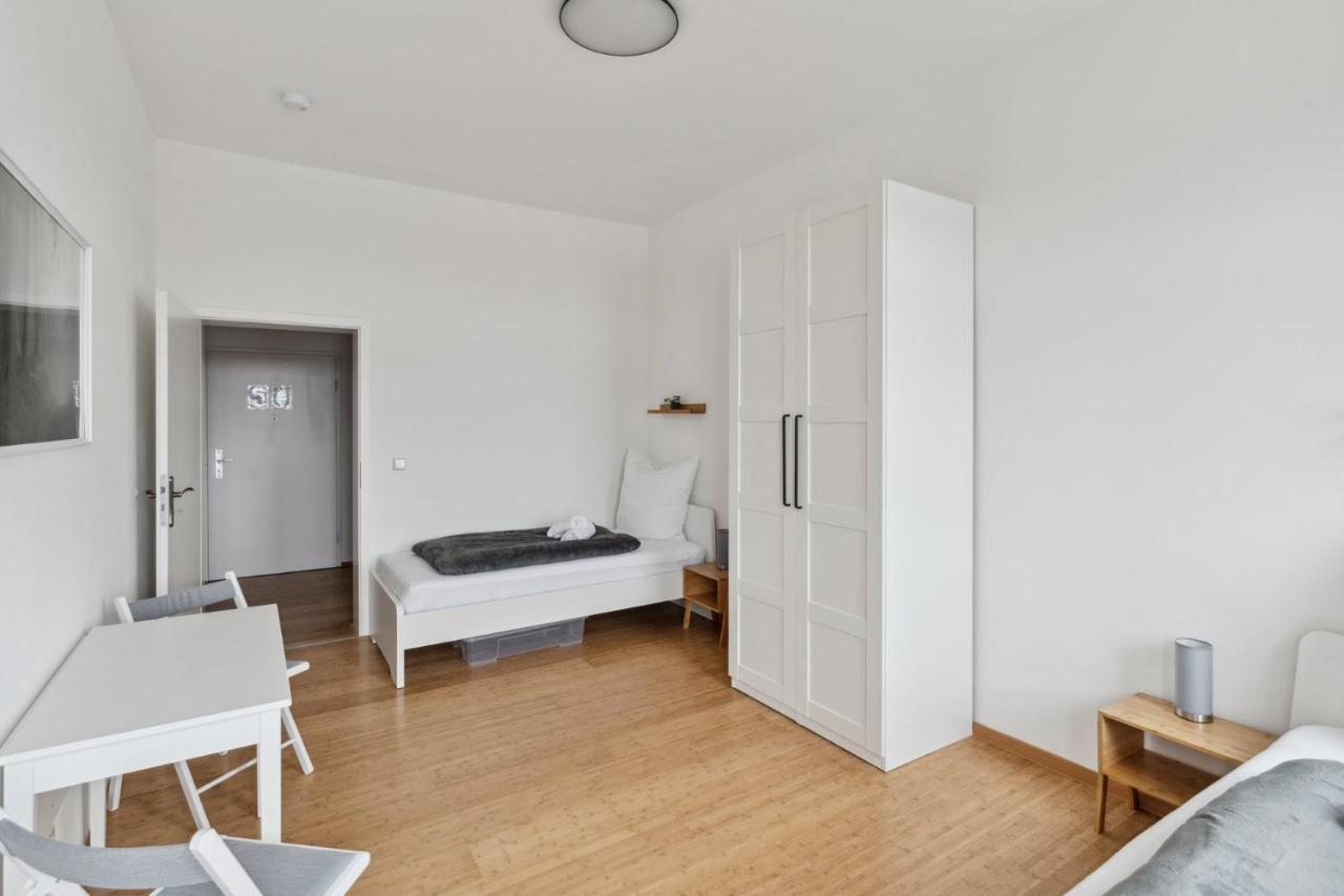 Apartment Fuer 13 Gaeste, 5 Schlafzimmer, 2 Baeder, 2 Loggia'S, Leipzig Zentrum Ost Exterior foto